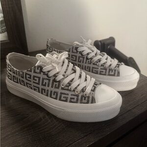 Givenchy city low sneakers black and white size 38.5